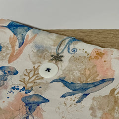 Funda de tela con estampado marino para libros