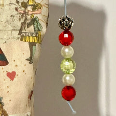 Funda de libro Alicia en el País de las Maravillas en tonos beige