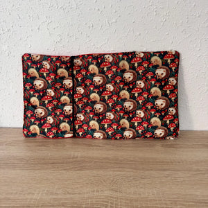 Funda de tela para libros artesanal · Erizo y Setas