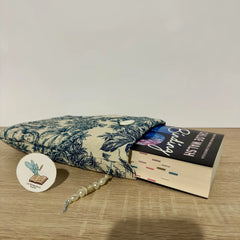 Funda de tela para libros hecha a mano con estampado de ángeles y flores