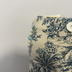 Funda de tela blanca con siluetas clásicas para libros