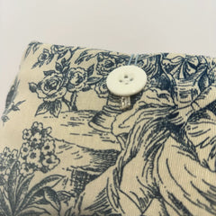 Funda de tela blanca con siluetas clásicas para libros