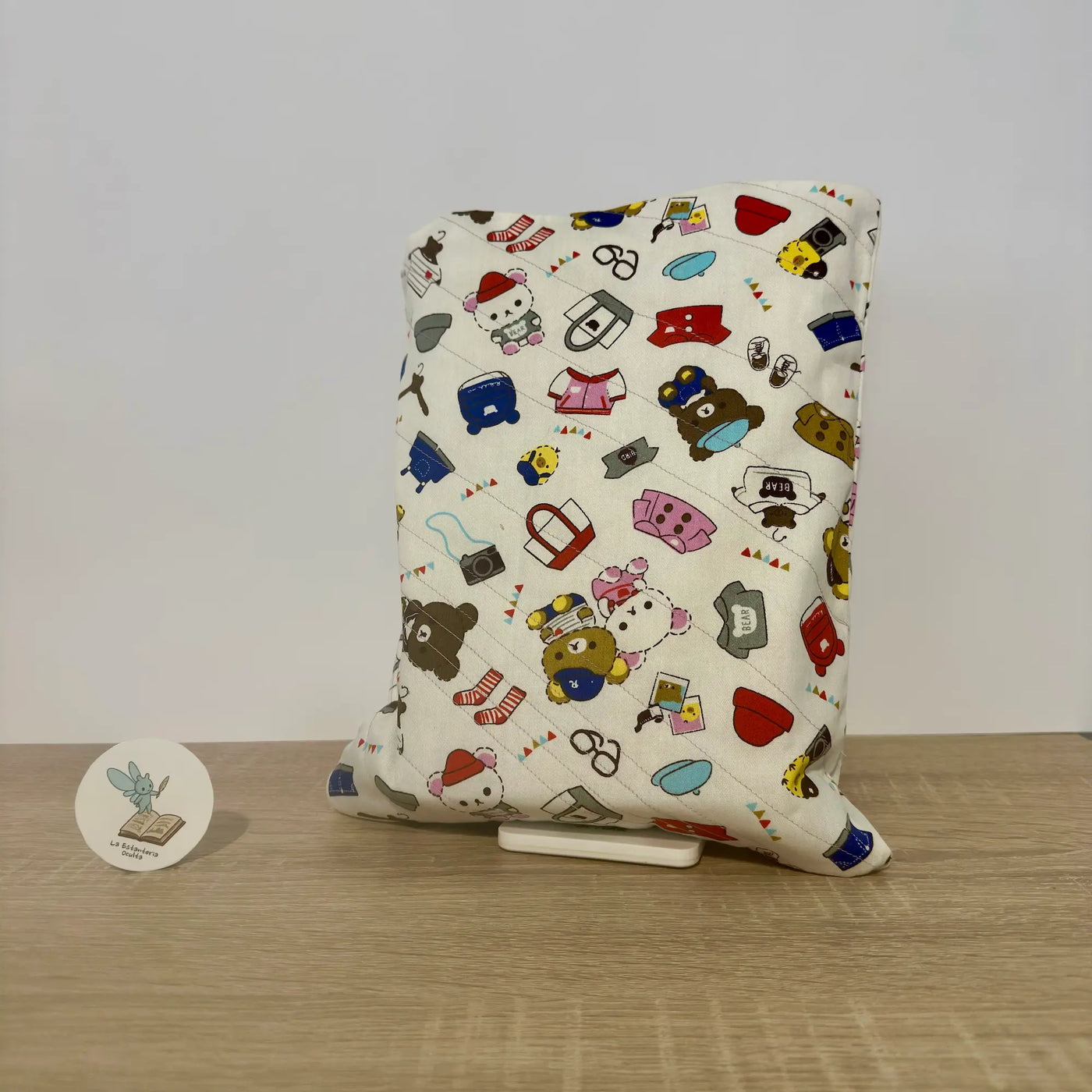 Funda de tela para libros hecha a mano con estampado de osos con ropa