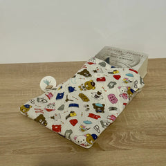 Funda de tela para libros hecha a mano con estampado de osos con ropa