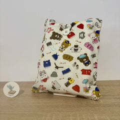 Funda de tela para libros hecha a mano con estampado de osos con ropa