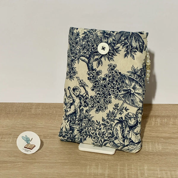 Funda de tela para libros hecha a mano con estampado de ángeles y flores
